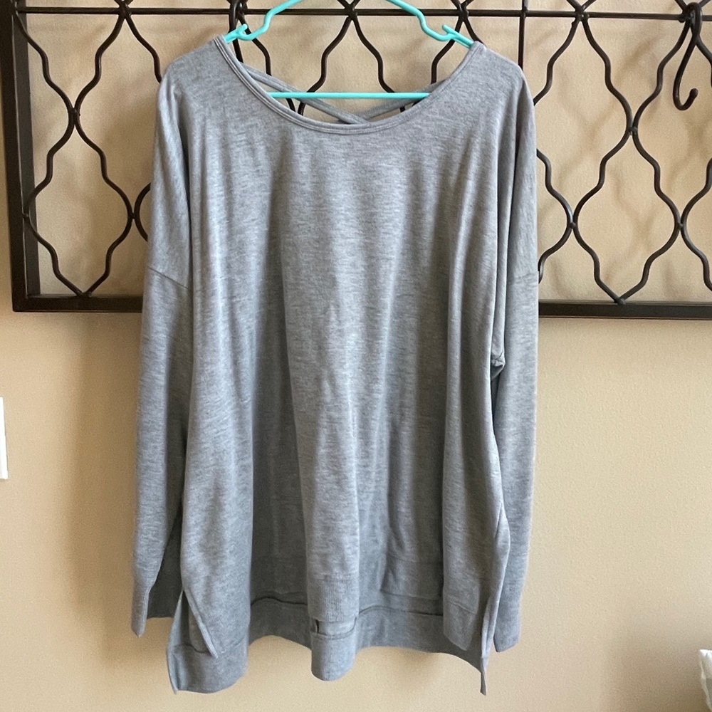 Sale! 🌻 2/25! Active sweatshirt w/ cross back 2X
